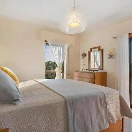 Becas House Apartment *