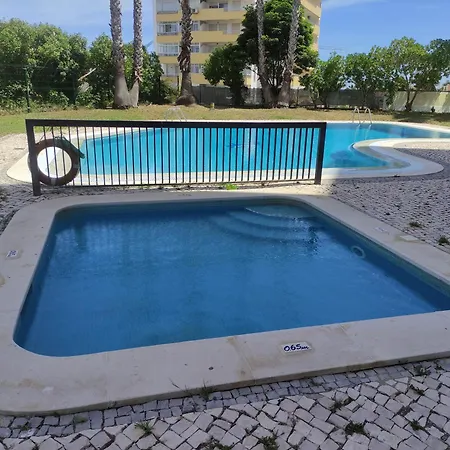 Becas House *