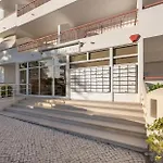 Becas House *